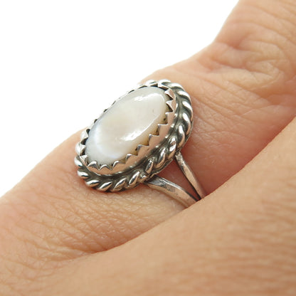 Old Pawn 925 Sterling Silver Vintage Southwestern Mother-of-Pearl Ring Size 4.25