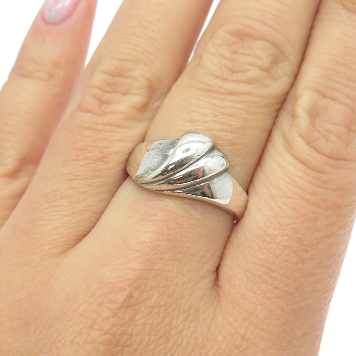 WHEELER MFG CO. 925 Sterling Silver Vintage Wavy Ring Size 8.25