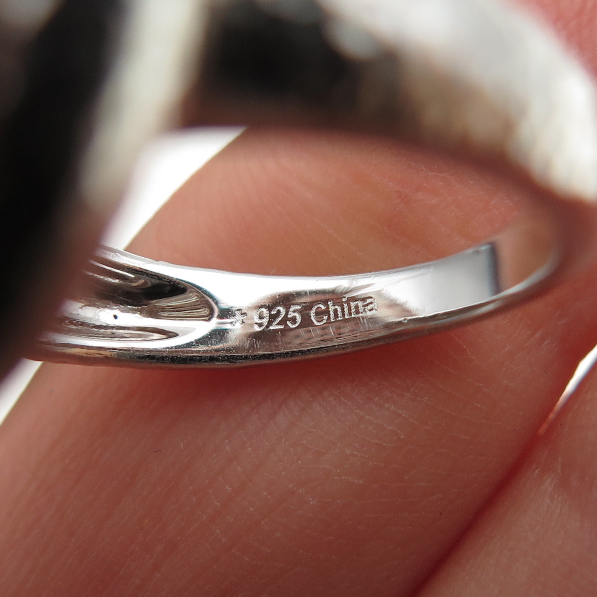 925 Sterling Silver 2-Tone Vintage Real Black Spinel Hammered Ring Size 7