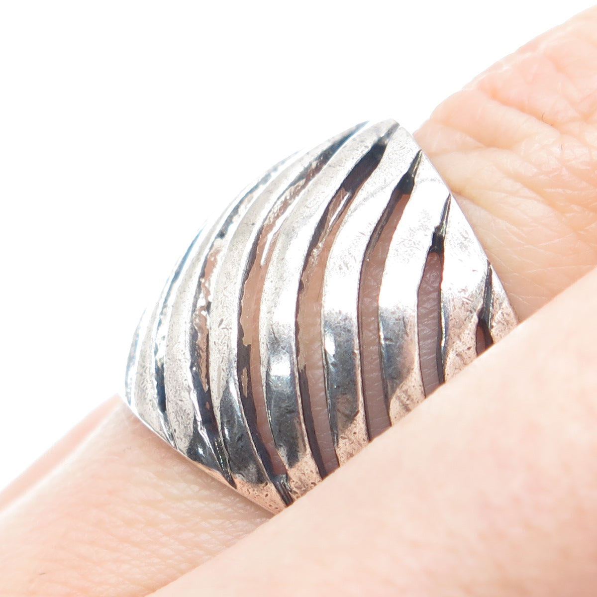 925 Sterling Silver Vintage Zebra Pattern Ribbed Oxidized Ring Size 6.75