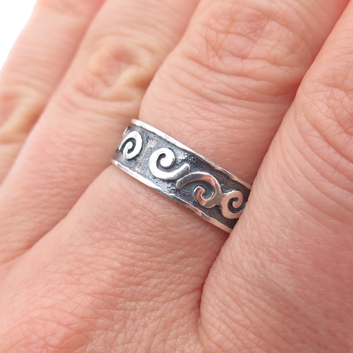 925 Sterling Silver Vintage Spiral Oxidized Band Ring Size 8