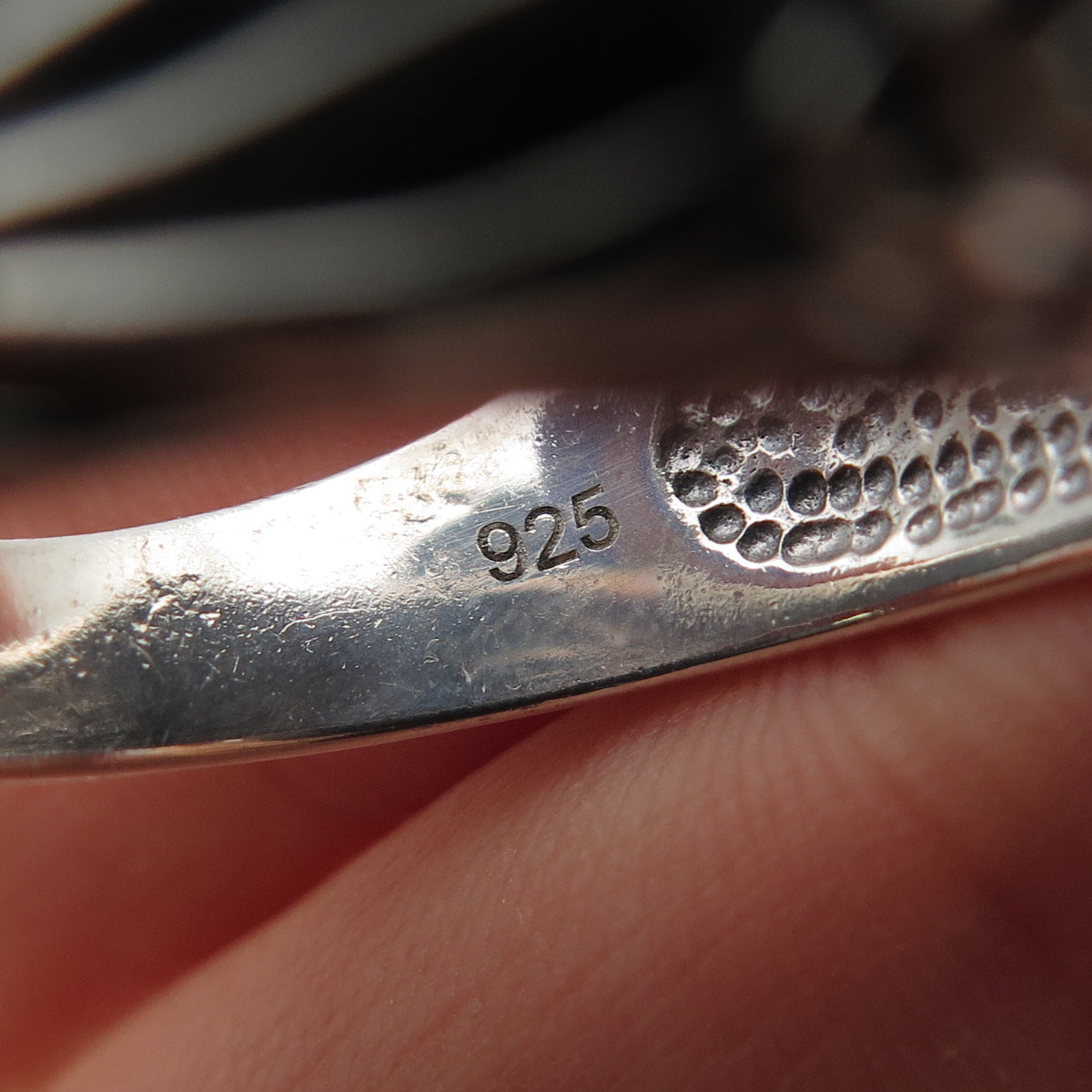 925 Sterling Silver Vintage Modernist Hammered Oxidized Ring Size 11.25