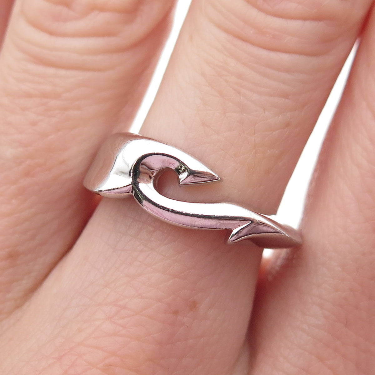 GUESS 925 Sterling Silver Hook Ring Size 7