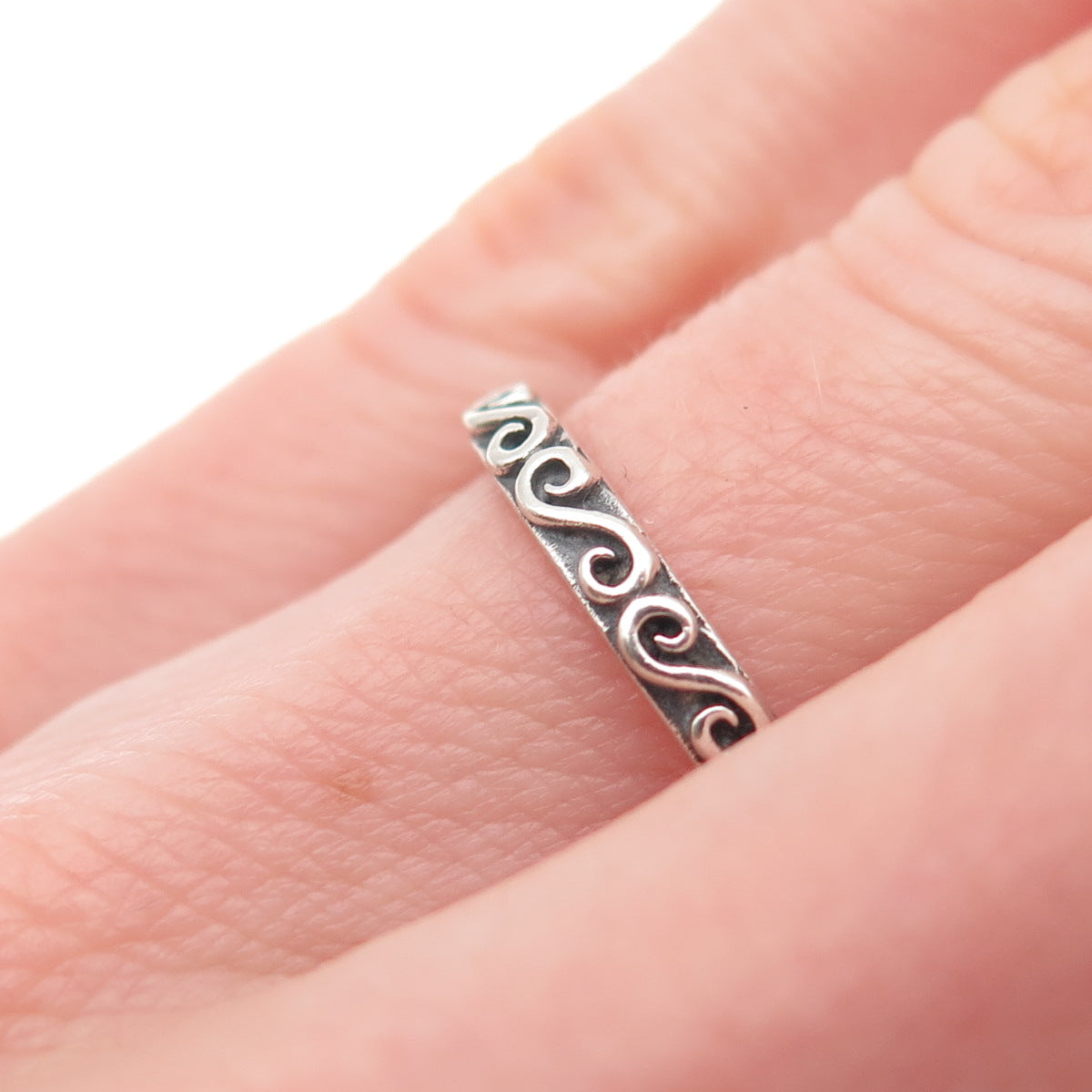 925 Sterling Silver Vintage Swirl Stackable Oxidized Band Ring Size 5.5