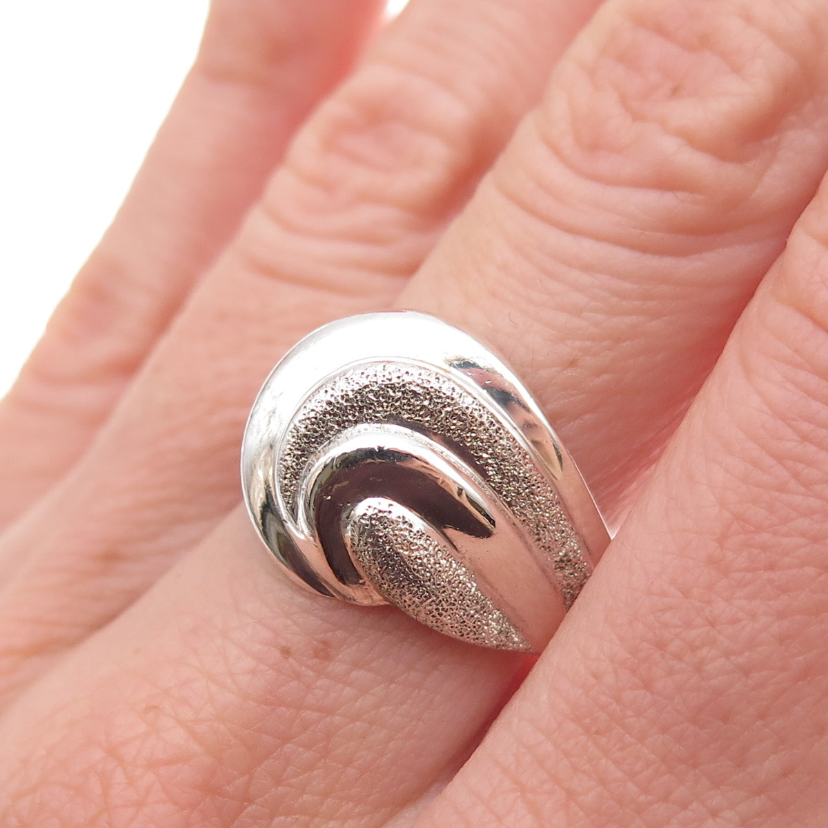 925 Sterling Silver Vintage Modernist Wave Oxidized Ring Size 8