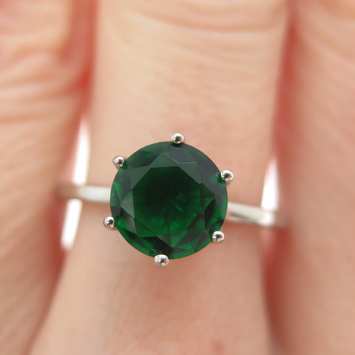 DAZZLERS 925 Sterling Silver Round-Cut Nano Chrome Diopside Ring Size 7