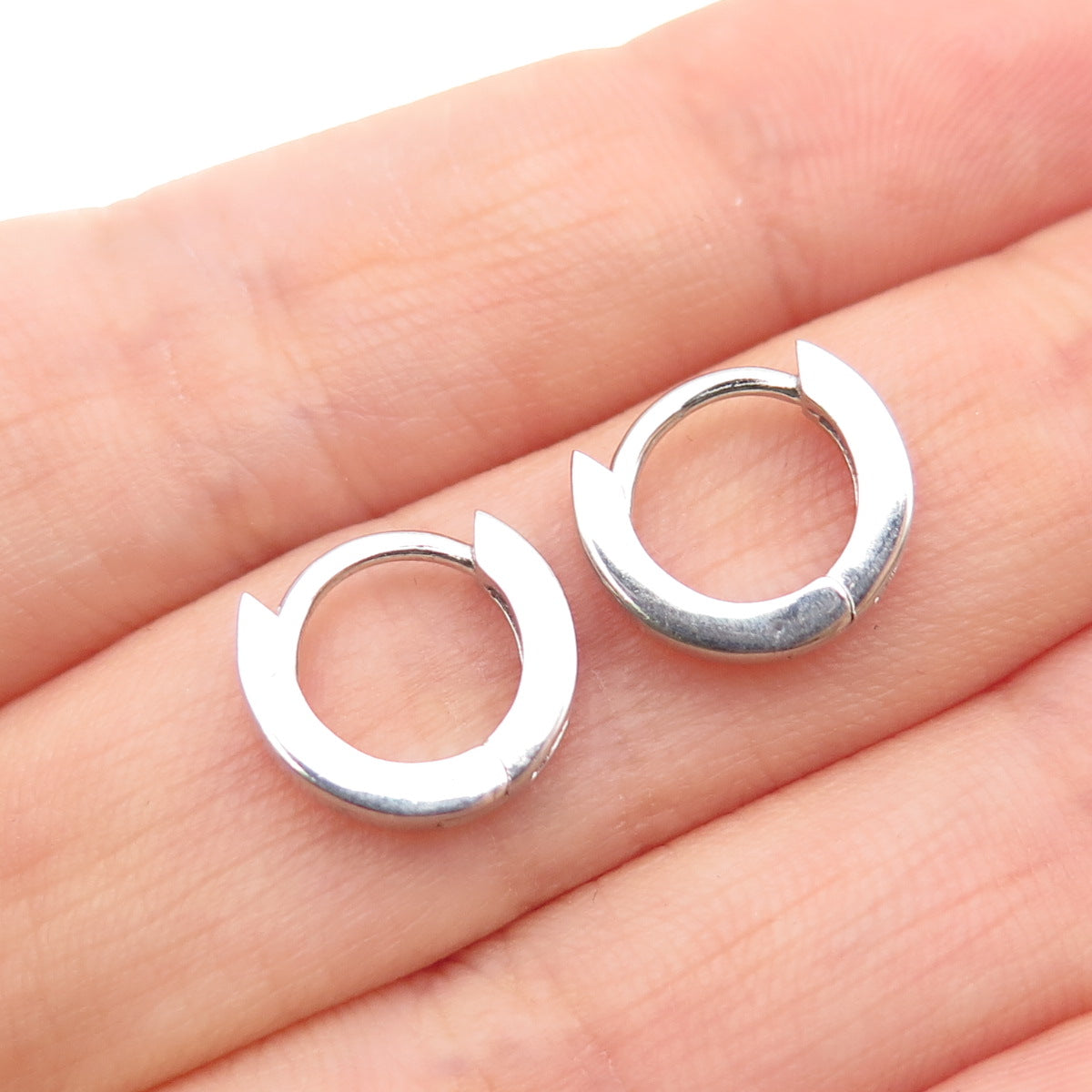 925 Sterling Silver Round-Cut Purple & White C Z Hoop Earrings