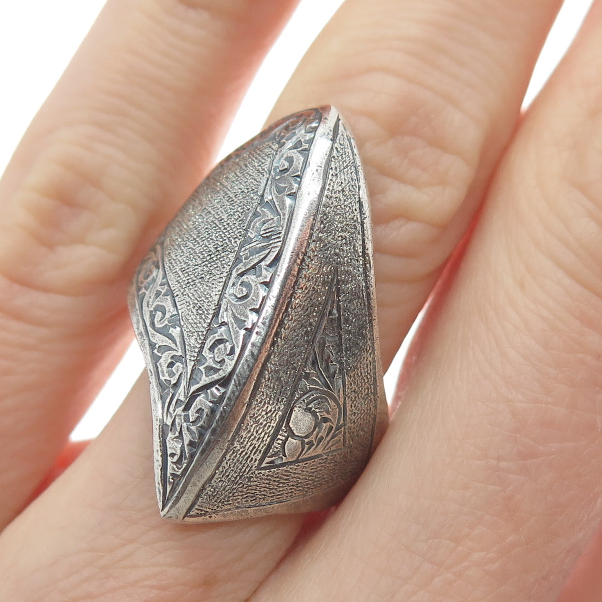 925 Sterling Silver Vintage JG Siam Engraved Modernist Oxidized Ring Size 8.25