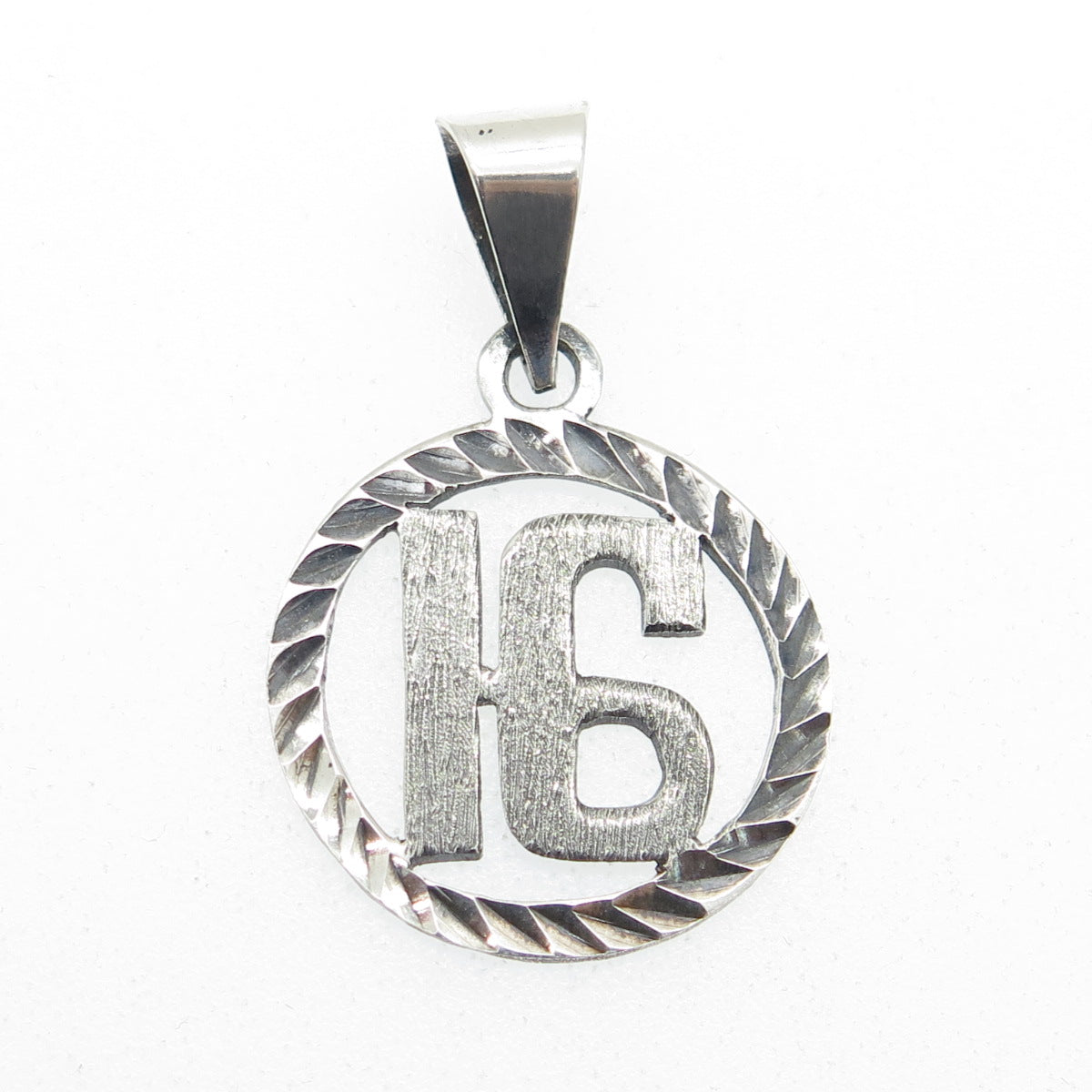 925 Sterling Silver Vintage Sweet 16 Round Pendant