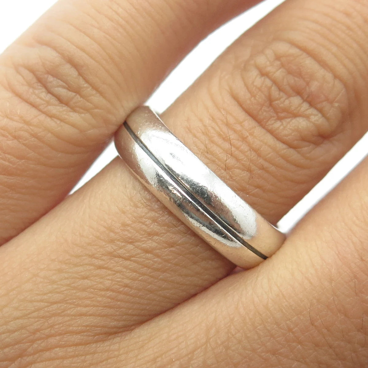 925 Sterling Silver Vintage Lined Wedding Band Ring Size 8.25