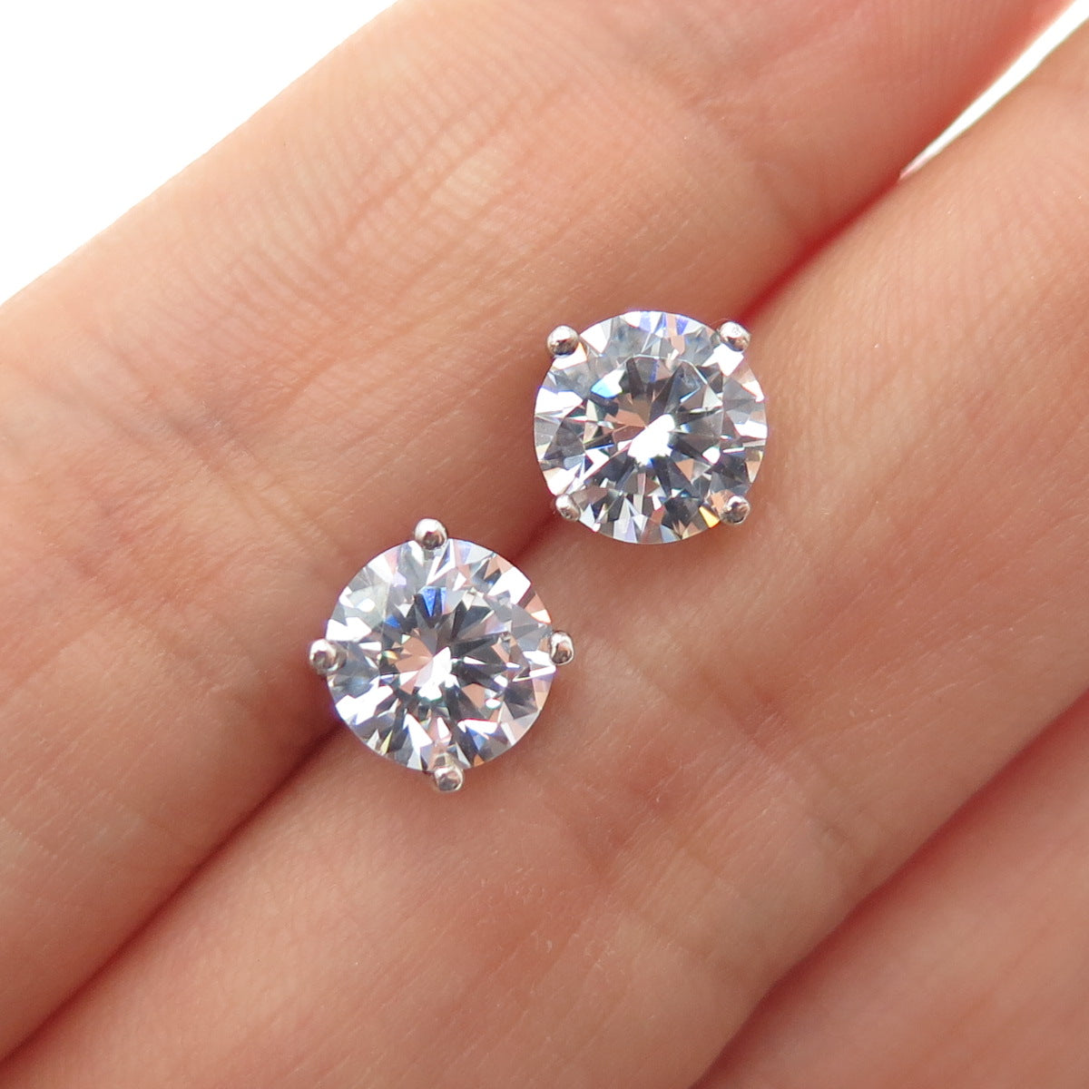 925 Sterling Silver Round-Cut C Z Stud Earrings