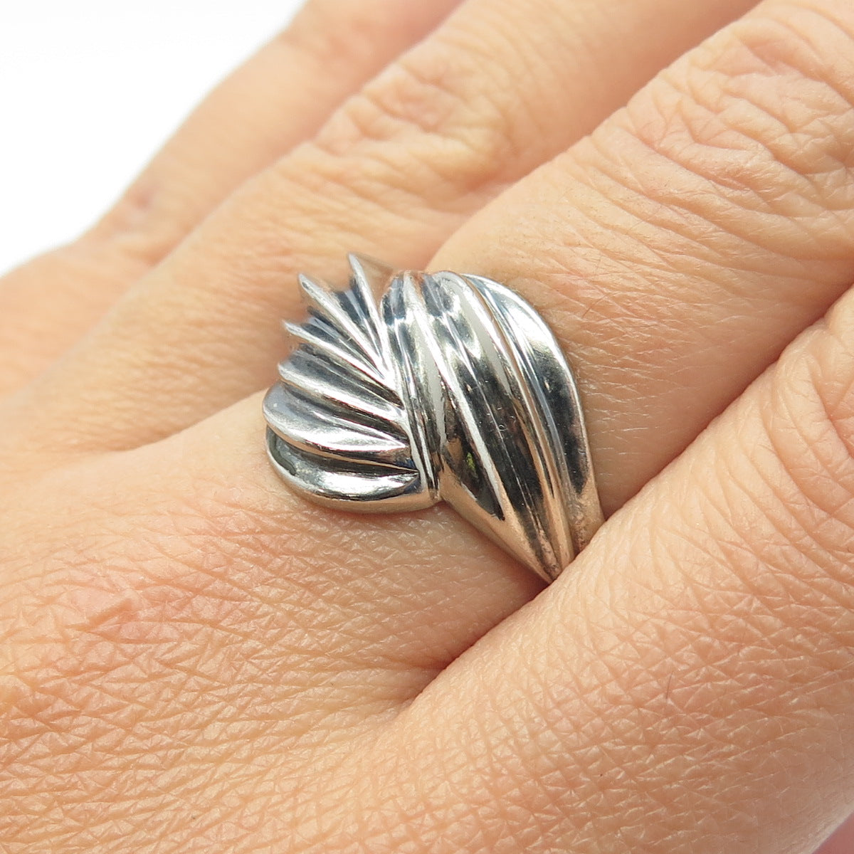 925 Sterling Silver Vintage Modernist Ribbed Ring Size 8.25