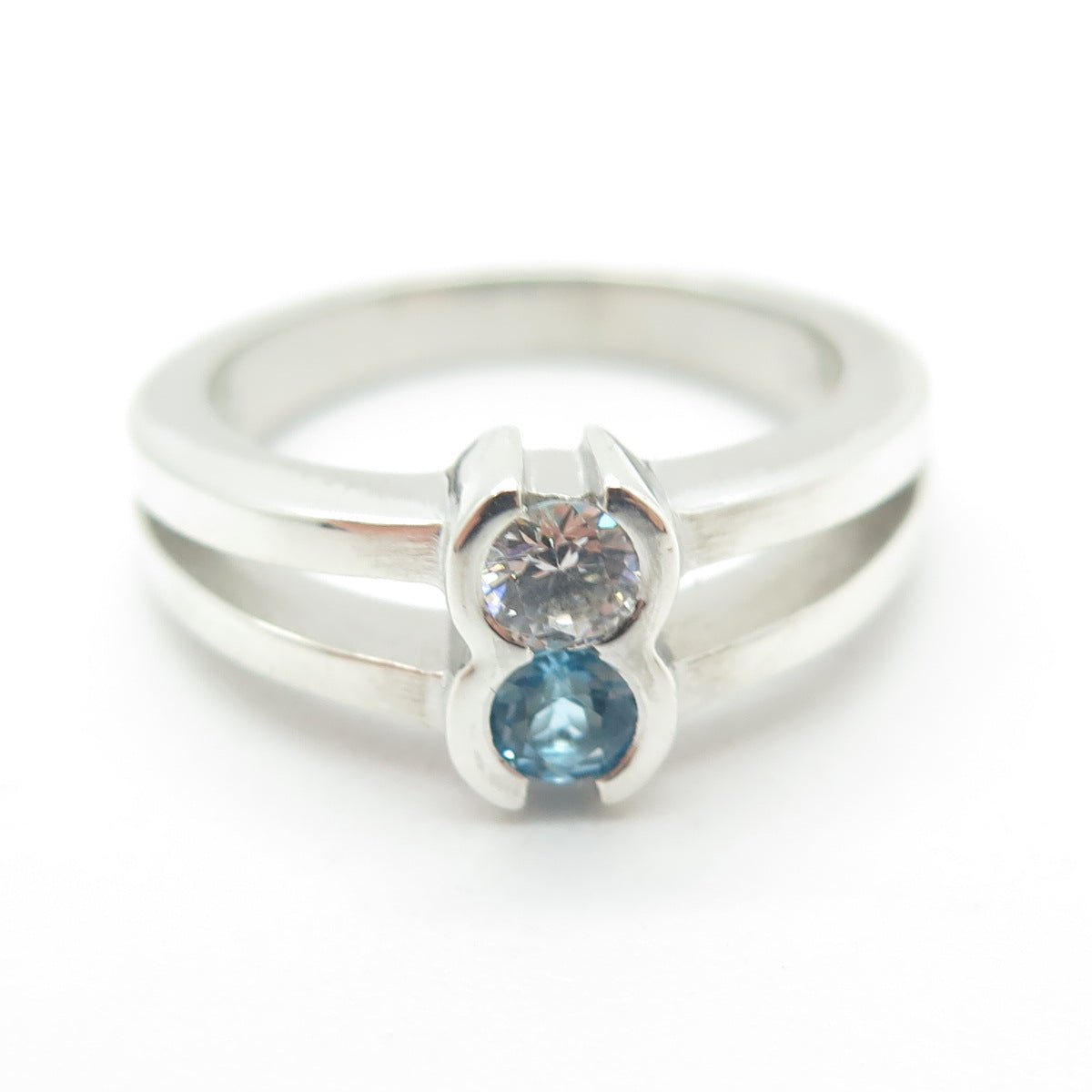 925 Sterling Silver Real Round-Cut Blue Topaz & C Z Modernist Ring Size 6