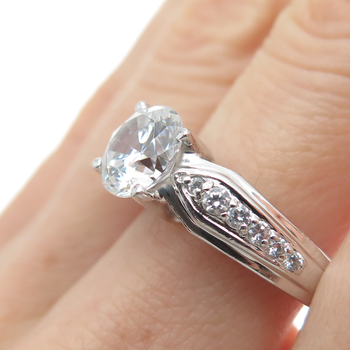 925 Sterling Silver Round-Cut Shaped C Z Engagement Ring Size 7.25