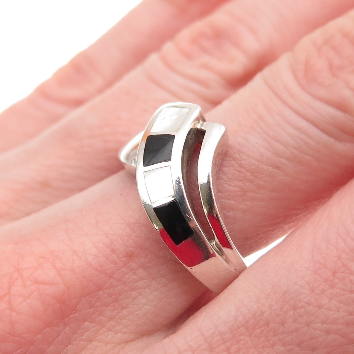 CNA Pranda Sterling Silver Vintage Real MOP & Black Onyx Modernist Ring Size 9