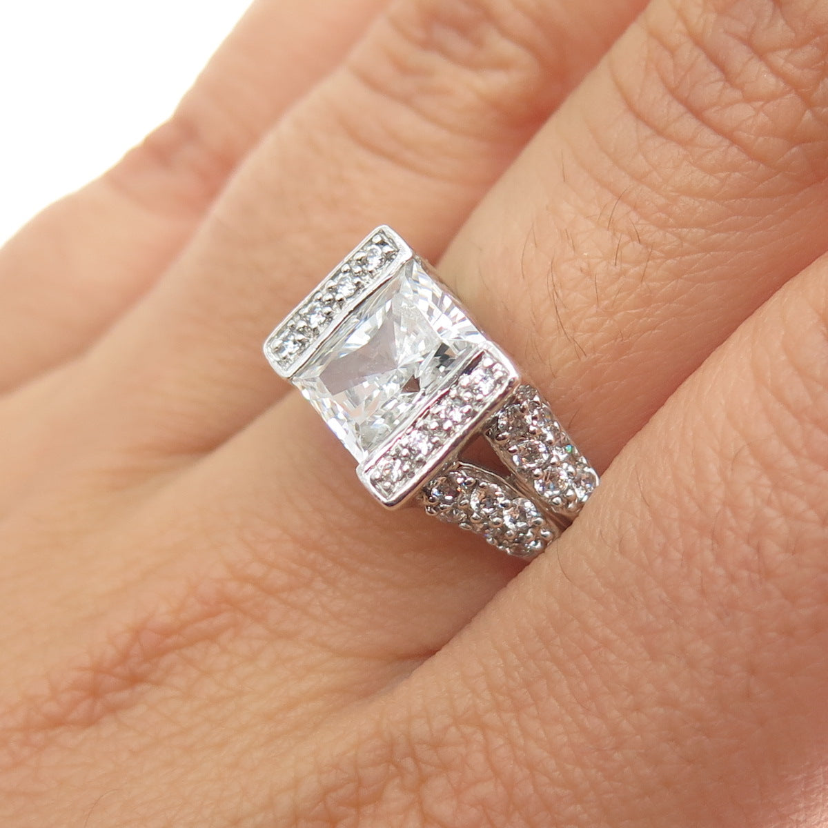 MEDA 925 Sterling Silver Radiant & Round-Cut C Z Engagement Ring Size 8