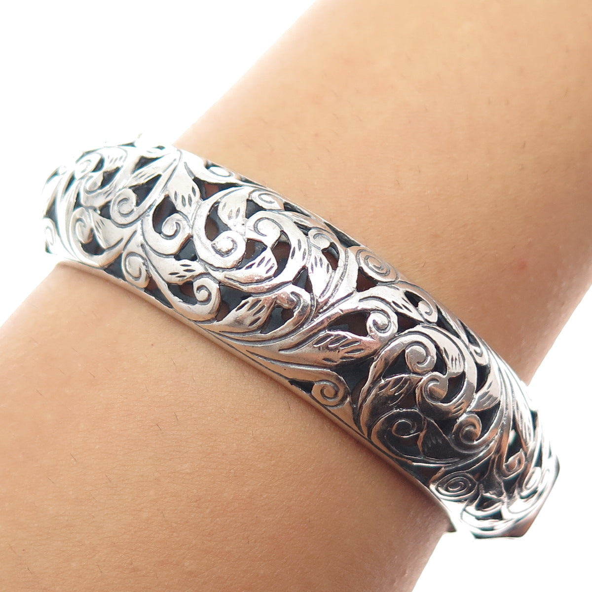 925 Sterling Silver Vintage Floral Ornate Oxidized Bangle Bracelet 7.75"