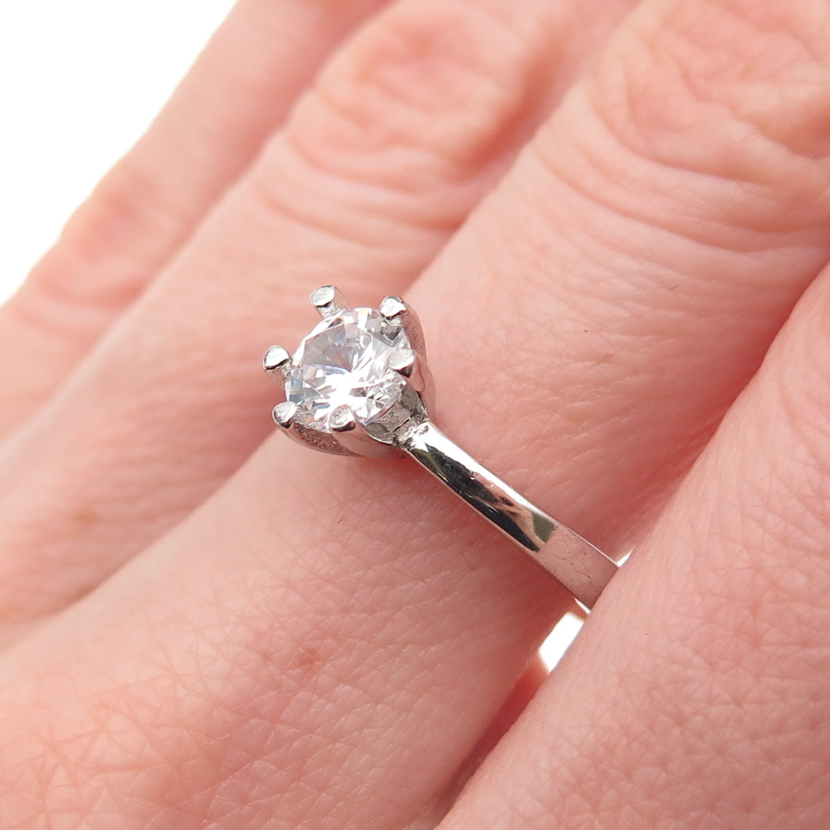 925 Sterling Silver Round-Cut C Z Engagement Ring Size 7.5