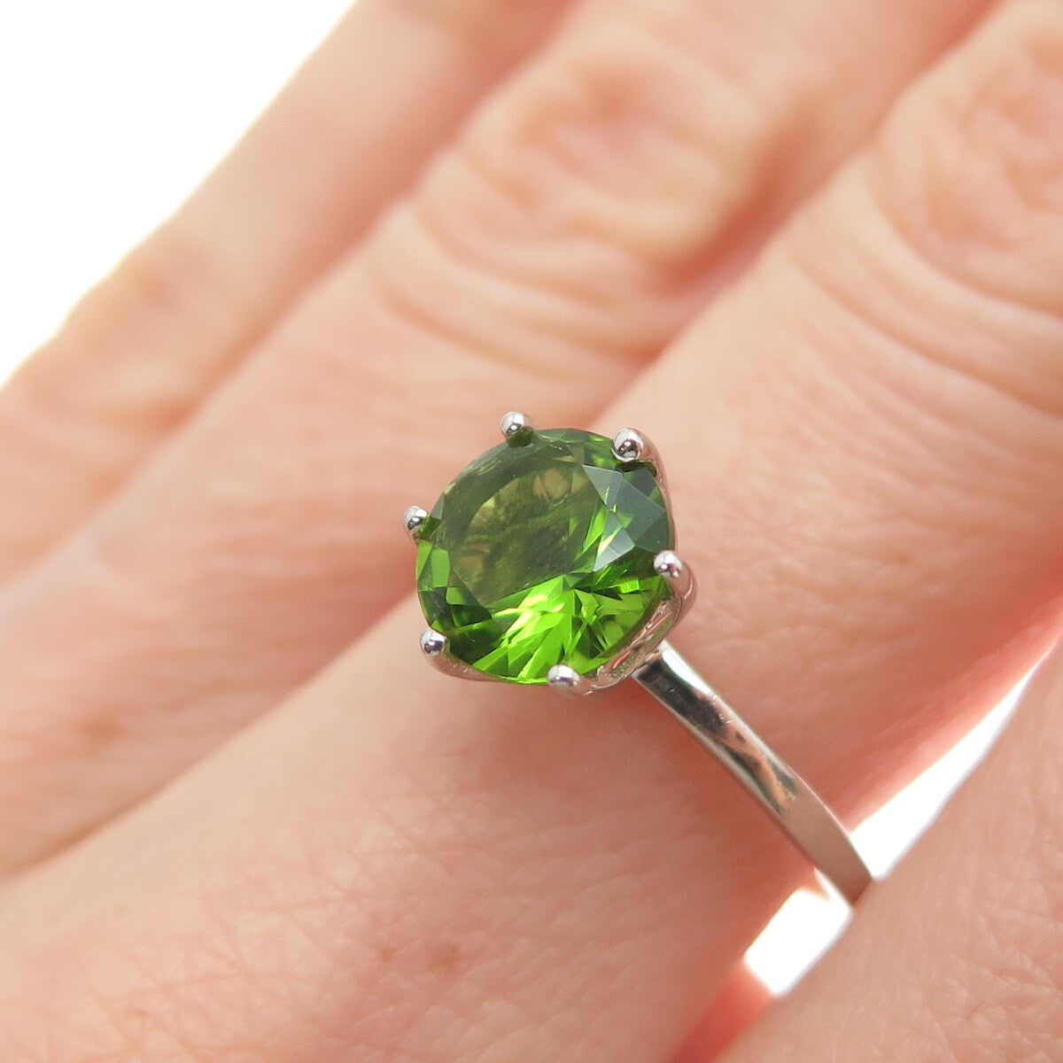 DAZZLERS 925 Sterling Silver Round-Cut Nano Peridot Ring Size 7
