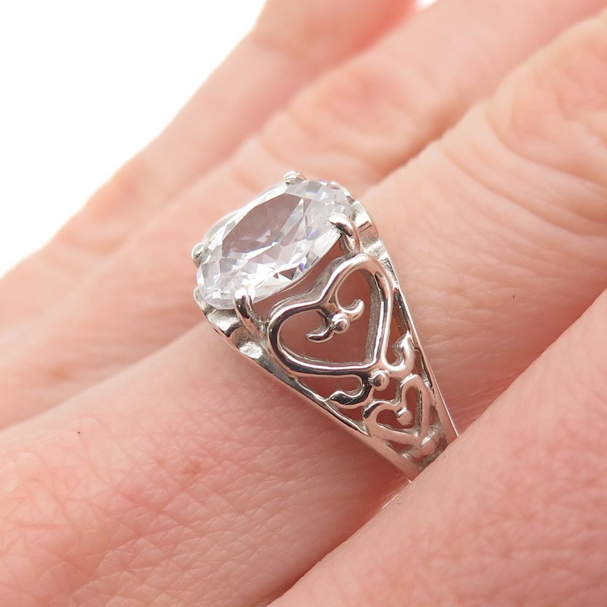 Chateau D’Argent Sterling Silver Vintage Oval-Cut C Z Heart Promise Ring Size 7