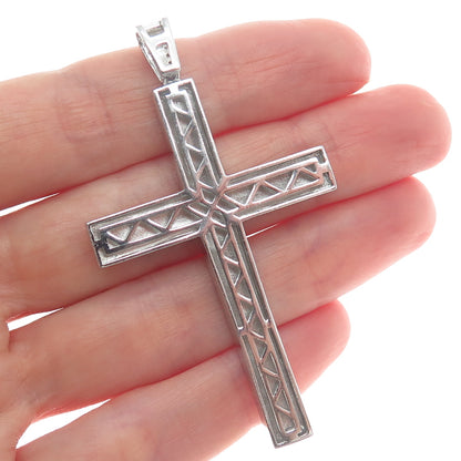 DESIGNS BY YAGI 925 Sterling Silver Round-Cut Shaped C Z Cross Sparkle Pendant