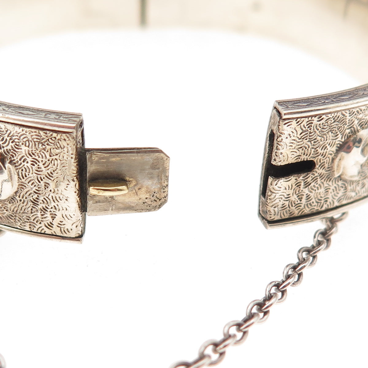 Dunn Bros Sterling Silver Antique Art Deco Floral Repousse Bangle Bracelet 7"