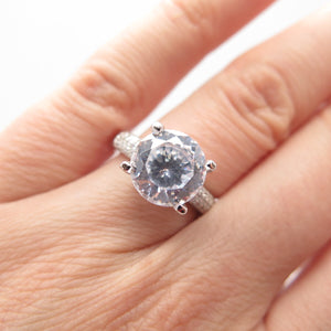 925 Sterling Silver Round Cut C Z Ring Size 7