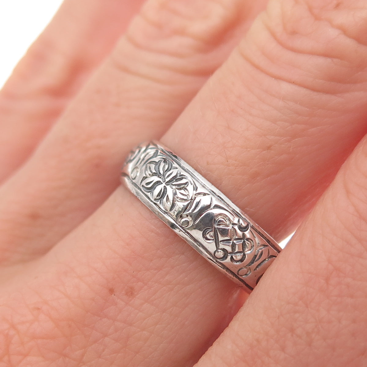 925 Sterling Silver Vintage Engraved Lotus Flower Oxidized Band Ring Size 9