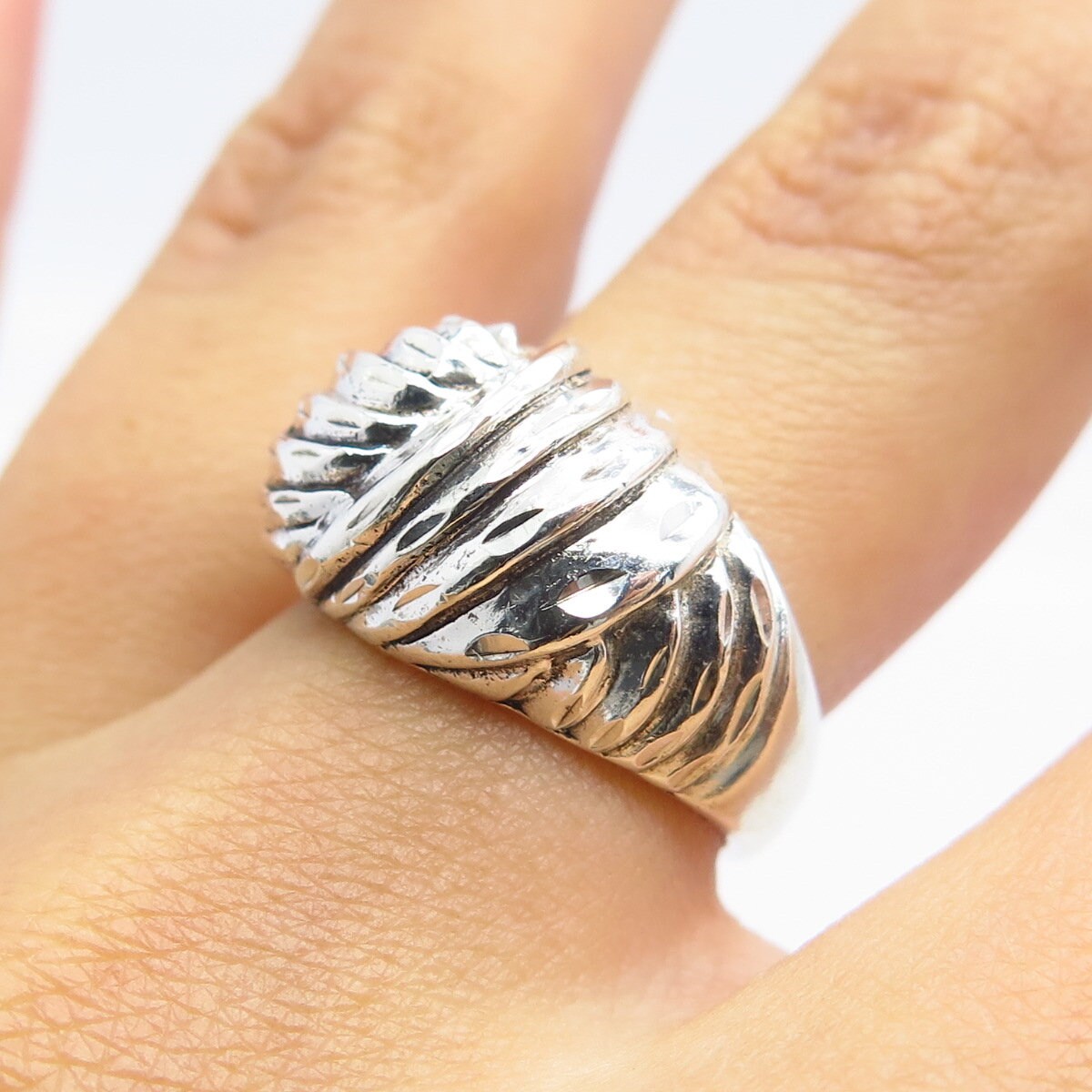 925 Sterling Silver Vintage Ribbed Ring Size 6