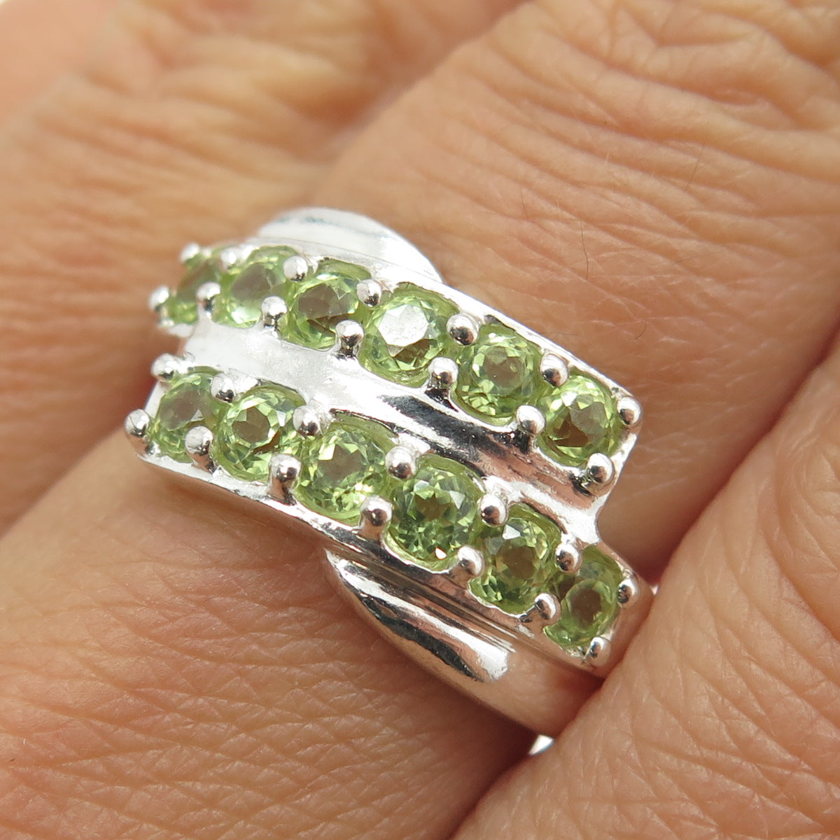 925 Sterling Silver Real Round-Cut Peridot Bypass Bar Ring Size 7.25