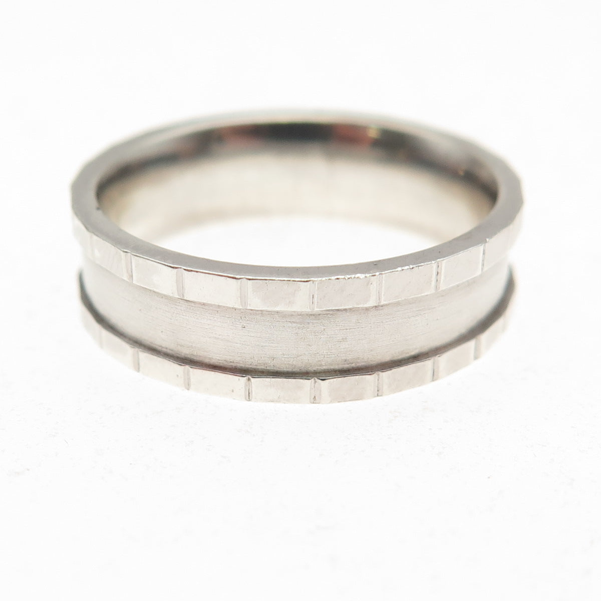 925 Sterling Silver Band Ring Size 7.75