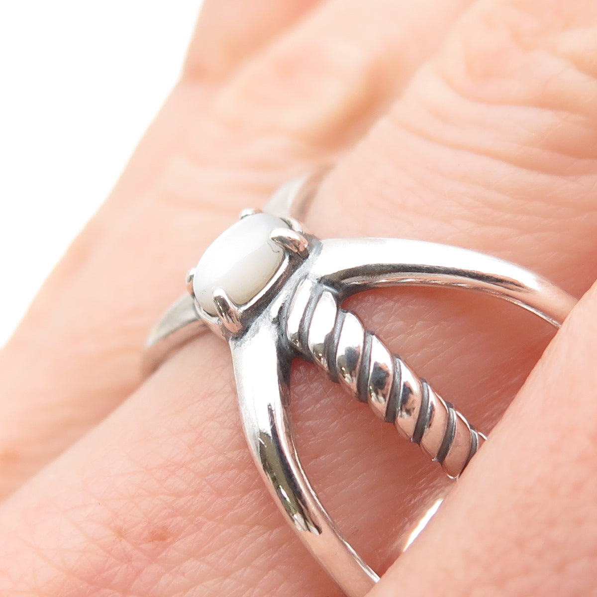 Carolyn Pollack 925 Sterling Silver Vintage Real MOP Crisscross Ring Size 8.75