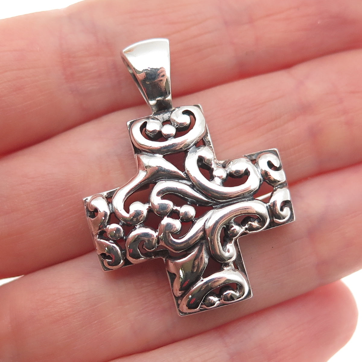 ATI Annika Witt 925 Sterling Silver Vintage Heart Ornate Cross Charm Pendant