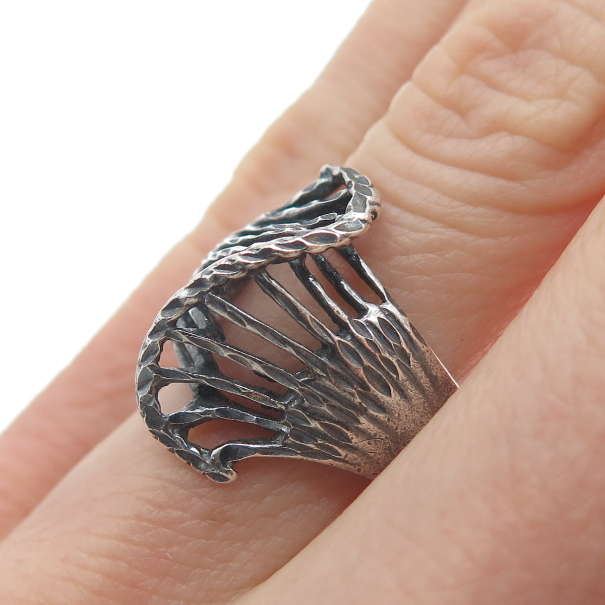925 Sterling Silver Vintage Diamond-Cut Wavy Spine Oxidized Ring Size 6.75