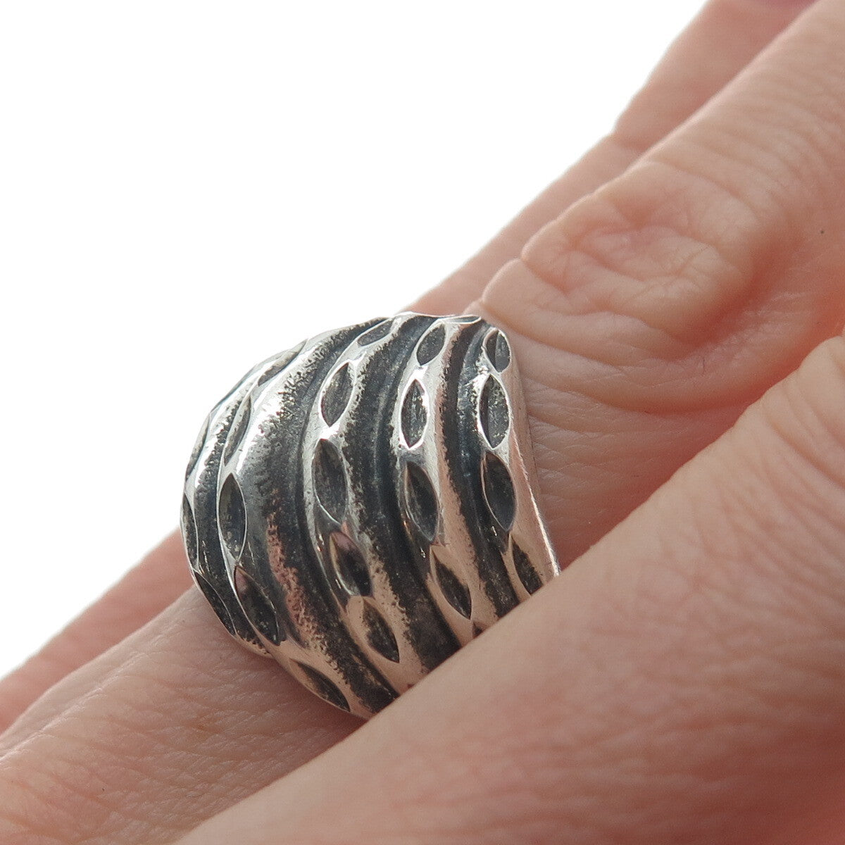925 Sterling Silver Vintage Diamond-Cut Modernist Oxidized Ring Size 7