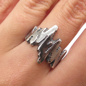 925 Sterling Silver Vintage Modernist Heartbeat Oxidized Ring Size 8.25