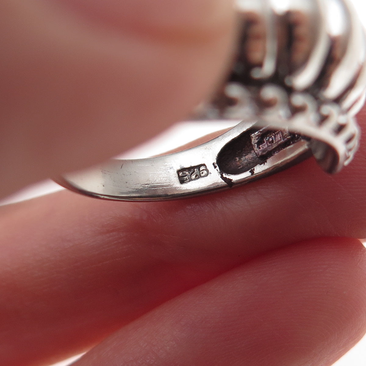 925 Sterling Silver Vintage Modernist Ribbed Oxidized Ring Size 7