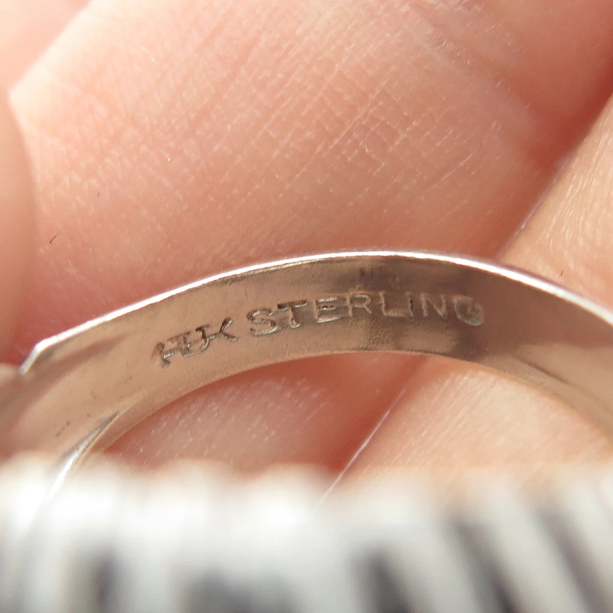 925 Sterling Silver Vintage Uncas Ribbed Domed Ring Size 6