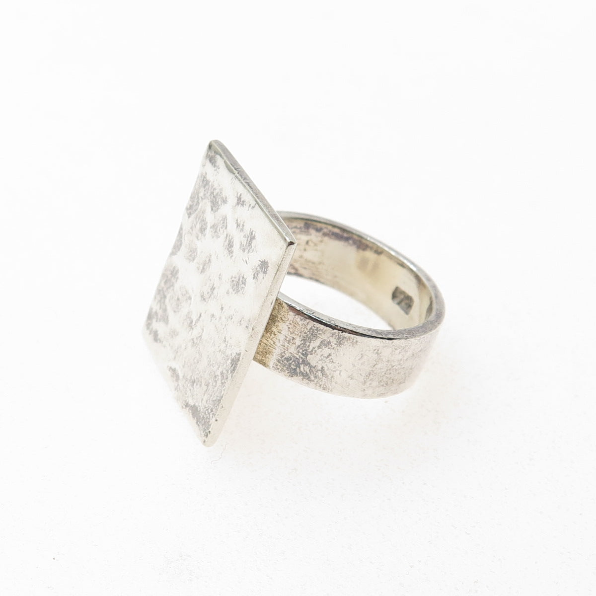 925 Sterling Silver Vintage Modernist Hammered Finish Ring Size 7.5