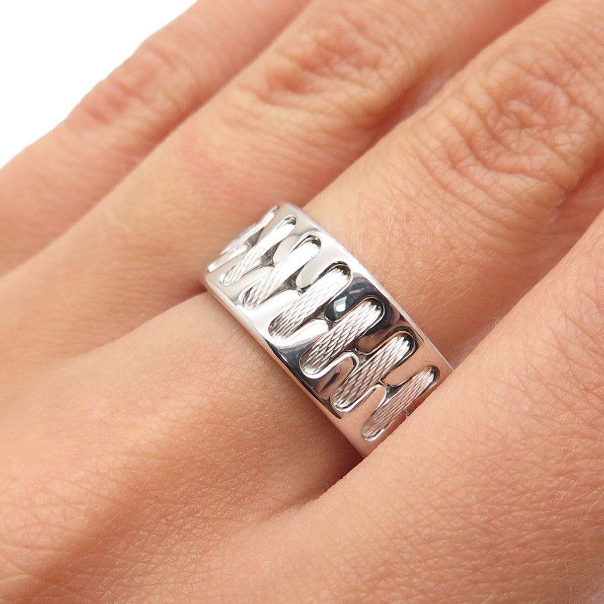 NEOS 925 Sterling Silver Textured Sewing Stitches Band Ring Size 8.25