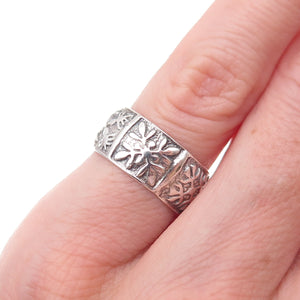 925 Sterling Silver Vintage Snowflake Oxidized Band Ring Size 4.25