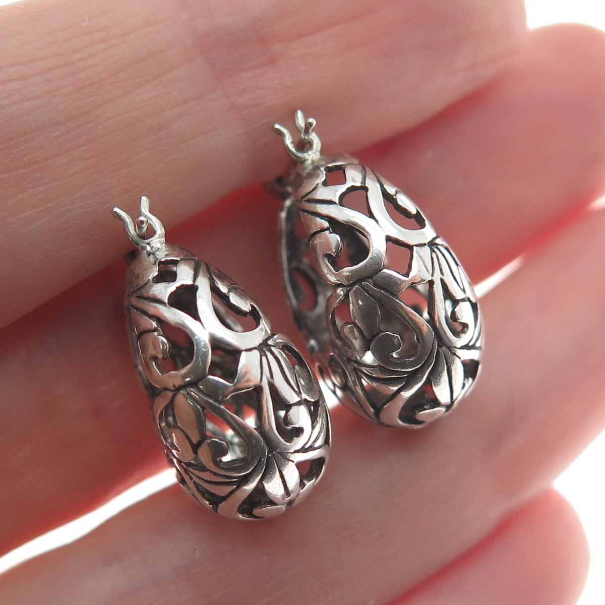 JEZLAINE 925 Sterling Silver Vintage Oxidized Ornate Heart Hoop Earrings