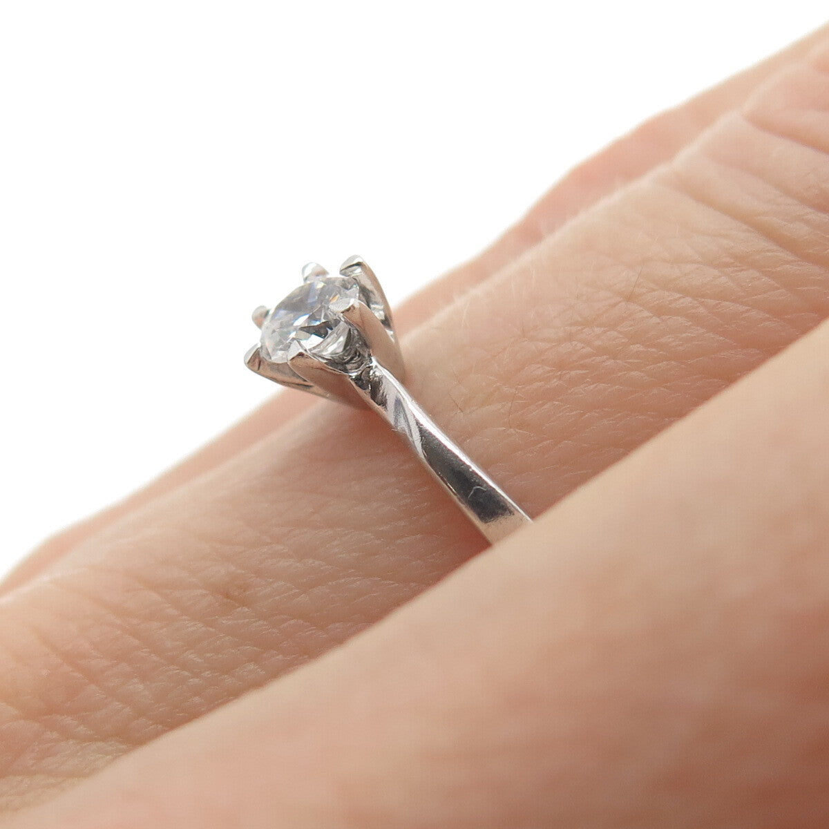 925 Sterling Silver Vintage Round-Cut Shaped C Z Engagement Ring Size 6.25