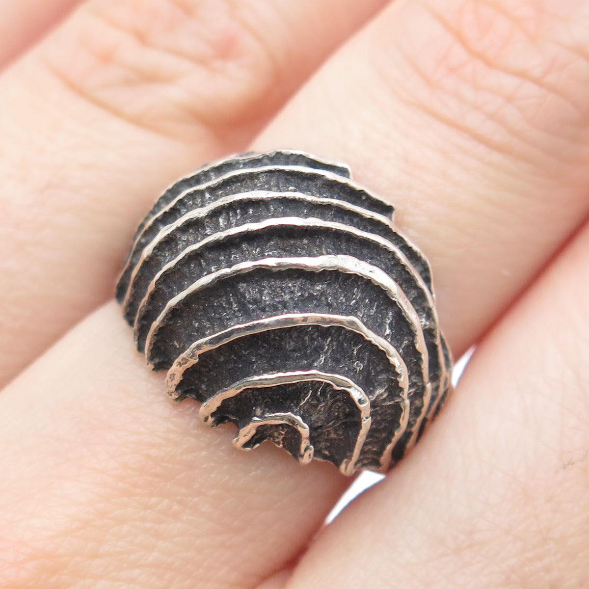 925 Sterling Silver Vintage Modernist Wavy Dome Oxidized Ring Size 8