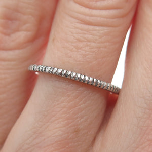 925 Sterling Silver Vintage Ribbed Oxidized Band Ring Size 5.25