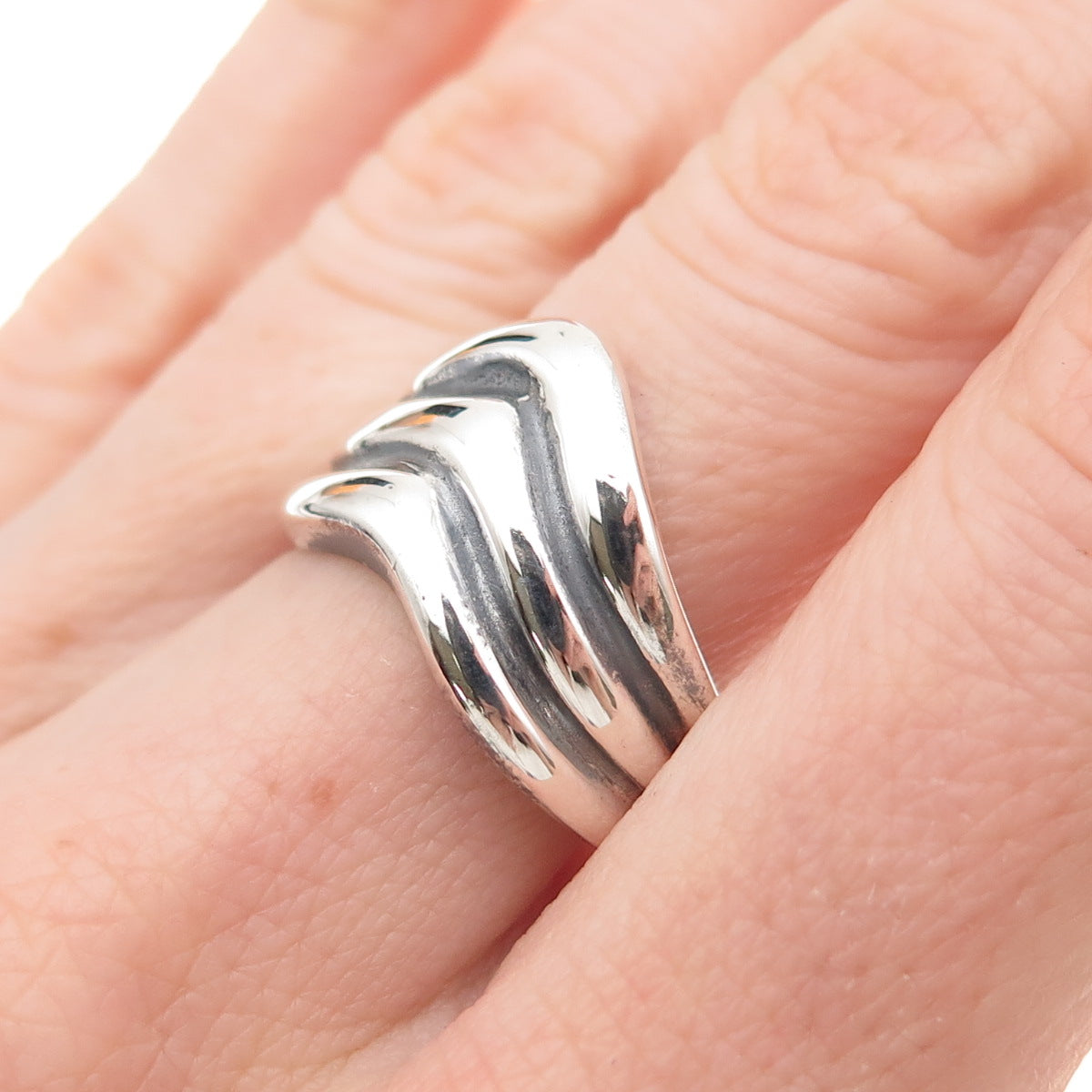 925 Sterling Silver Vintage Modernist Ribbed Wave Oxidized Ring Size 8