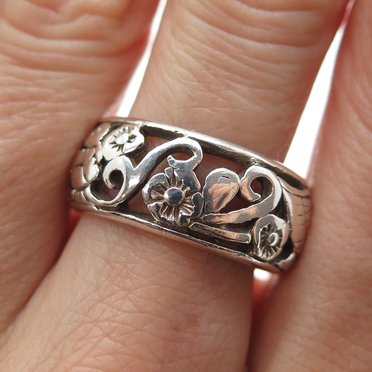 HAN 925 Sterling Silver Vintage Flower Blossom Oxidized Band Ring Size 8.75