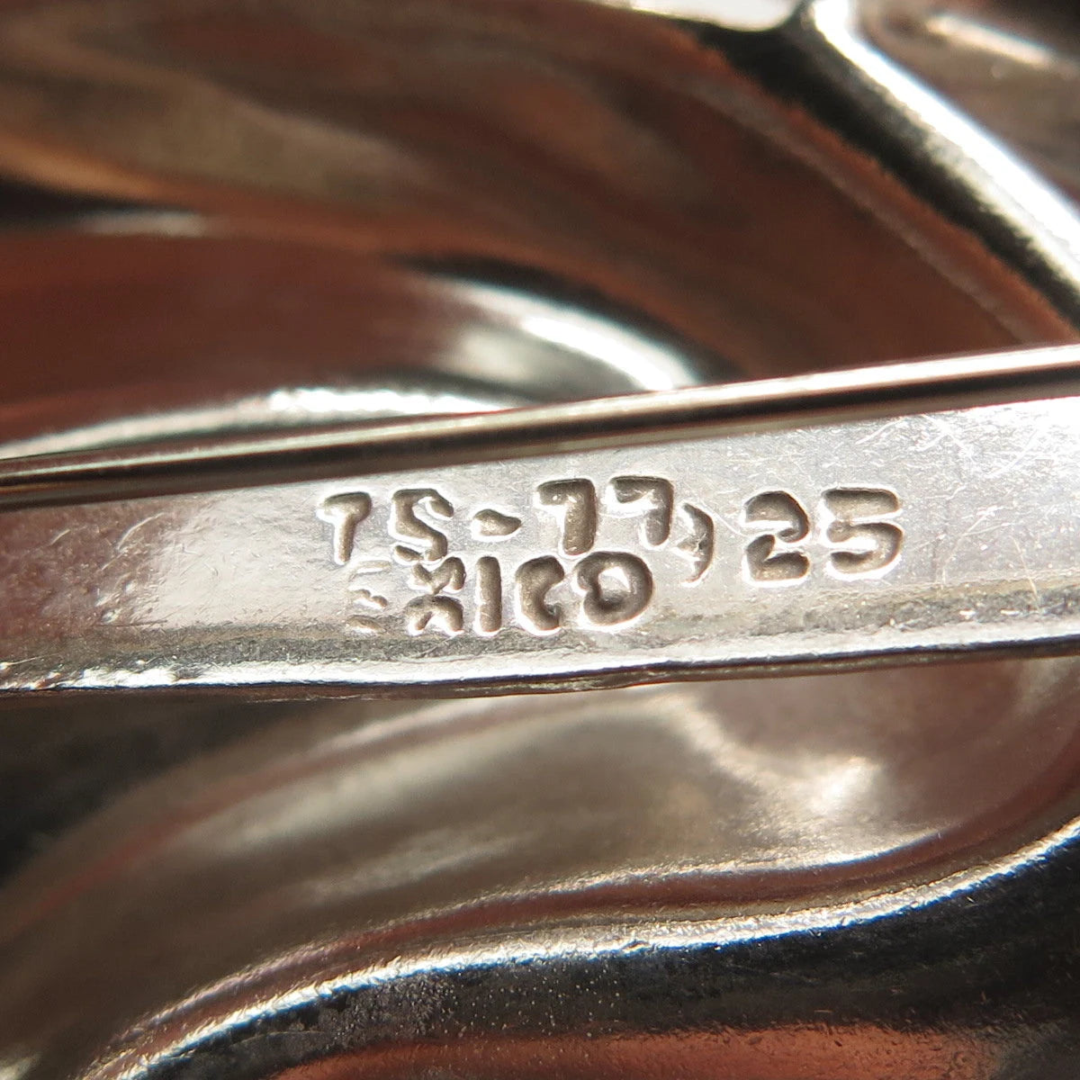 925 Sterling Silver Vintage Mexico Ribbed Pin Brooch