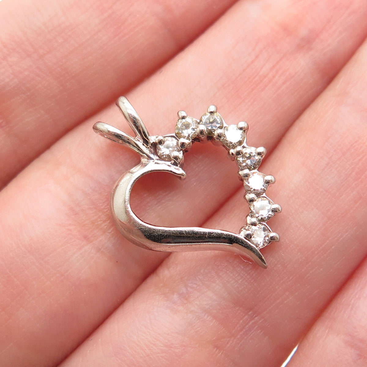 925 Sterling Silver Vintage Round-Cut C Z Heart Minimalist Charm Pendant