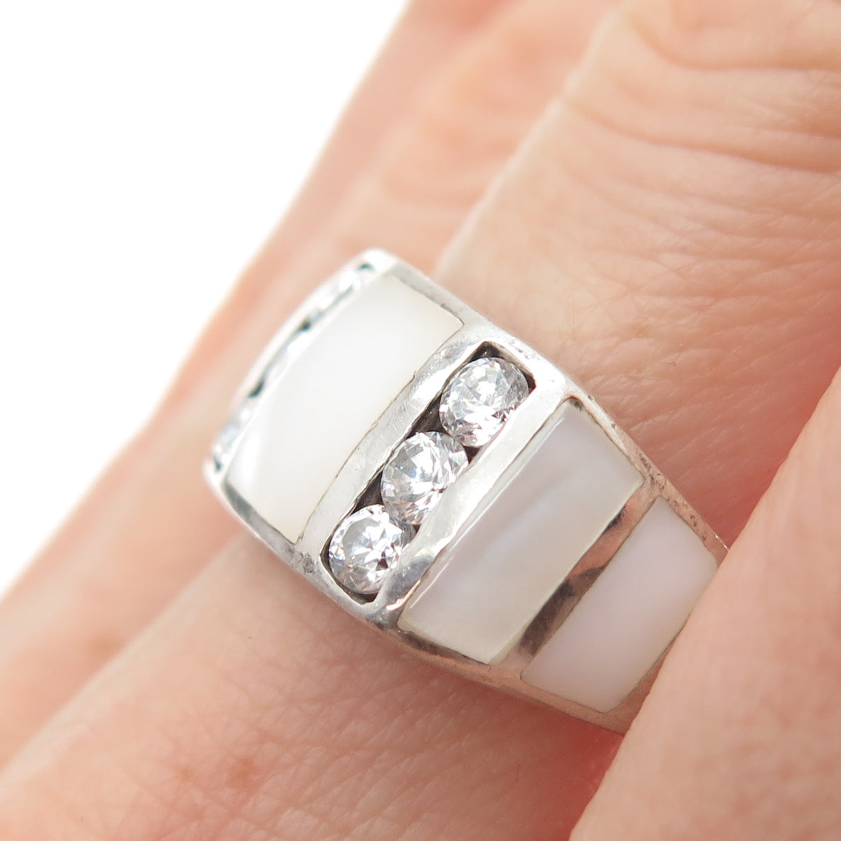 925 Sterling Silver Vintage Real MOP & Round-Cut C Z Ring Size 8